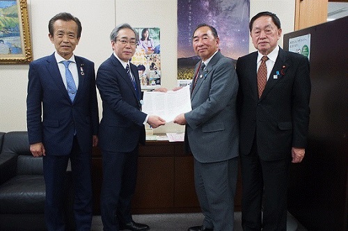 地方制度調査会答申集 第1次〜第25次 自治大臣官房企画室編 第33次地方制度調査会が発足し、第1回総会に柴田会長が委員として出席